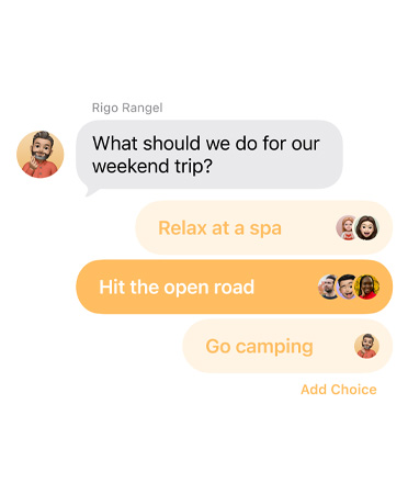 信息 app 中的投票功能，群聊成员一起投票决定周末旅行计划。